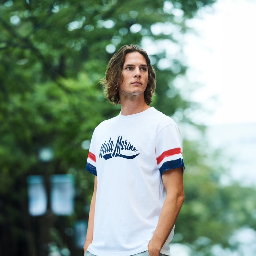 【muta MARINE】x ACANTHUS ステンシル Tシャツ すぐ届く ACANTHUS x muta MARINE STENCIL TEE [全4色] – muta Online Store