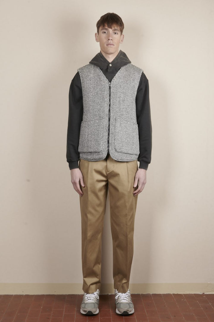 [FRONT STREET 8] Reversible Risk Vest with Quilted Interior and Wool Embroidery 30284/L (TOPS) 