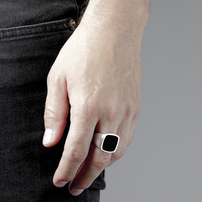 【N25ANE00353】BLACK ENAMEL SQUARE SIGNET RING