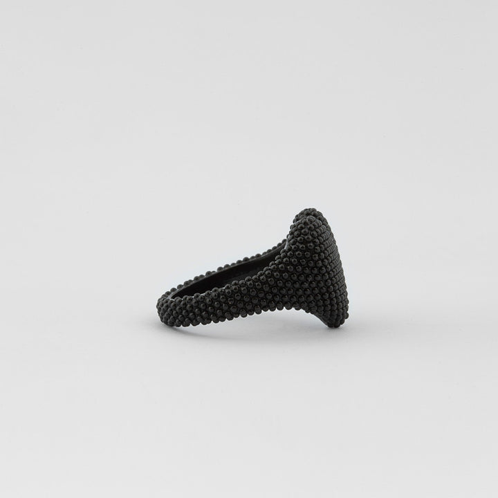 [N25ANE00452] TOTAL BLACK DOTTED HEART SIGNET RING 