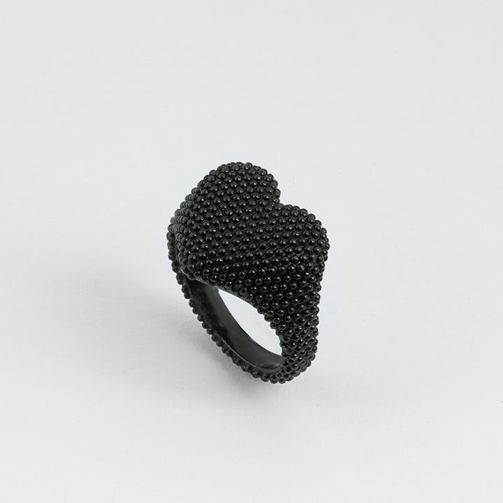 [N25ANE00452] TOTAL BLACK DOTTED HEART SIGNET RING 
