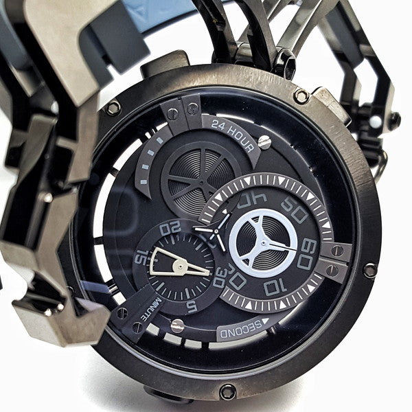 タイヤのホイールをモチーフにしたリバーシブル腕時計 MAZZUCATO